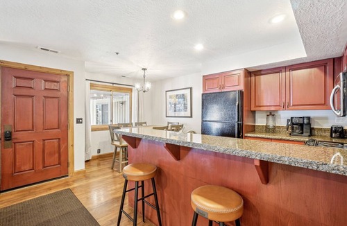 North Park City Condo | All Seasons Condo -Sleeps 6 - 2 King beds!