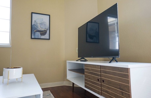Wichita Apartment | ★Alluring 1BD/1BA Studio + Gym - Downtown Wichita★