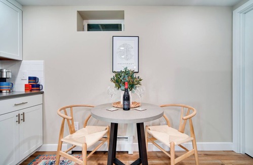 Turnagain Apartment | Alluring Anchorage Apt - Walk to Coastal Trl!