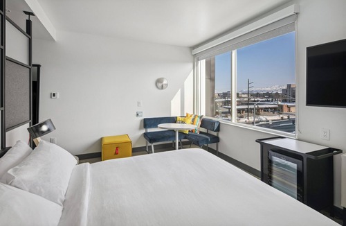 Midtown Anchorage Hotel | Aloft by Marriott Anchorage