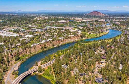 Century West Apartment | Alpine Studio at Mount Bachelor Village Resort with Pool and Hot Tub