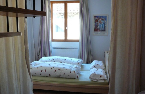 Pompignan House | Altes Steinhaus