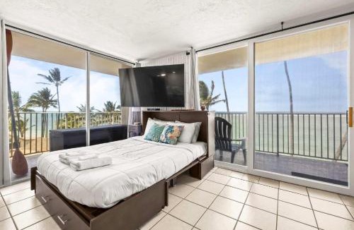 Punaluu House | Amazing Beachfront Condo with AC