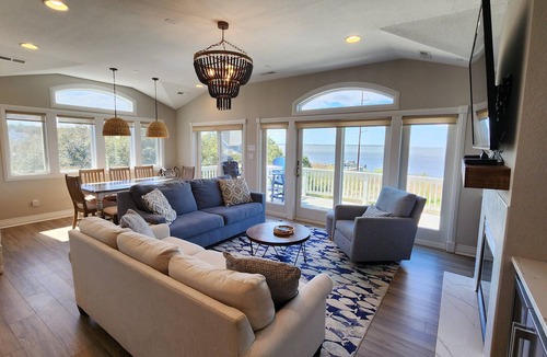 Kitty Hawk House | Amazing Sunsets & Luxury - Soundfront Pet Friendly Oasis w/Elevator & Hot Tub