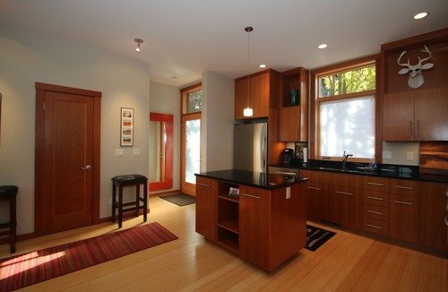 Hood River House | AMAZING VIEWS from this beautiful modern townhome in downtown Hood River!