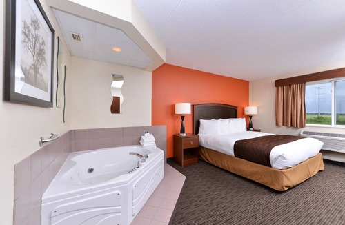 St. Cloud Hotel | AmericInn by Wyndham St. Cloud MN I-94