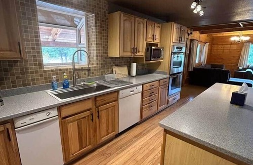 Cooke City-Silver Gate House | Amphitheater Mountain Cabin