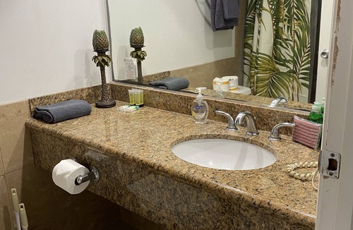 Waikiki Hotel | Aqua Palms Waikiki FREE PARKING, Across Hilton Village