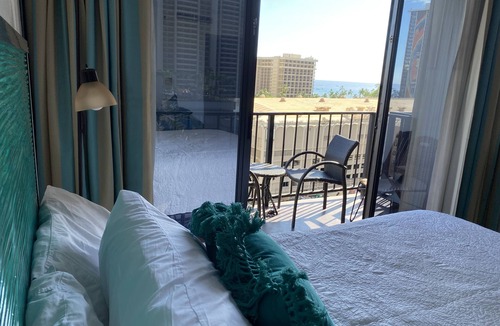 Waikiki Hotel | Aqua Palms Waikiki FREE PARKING, Across Hilton Village
