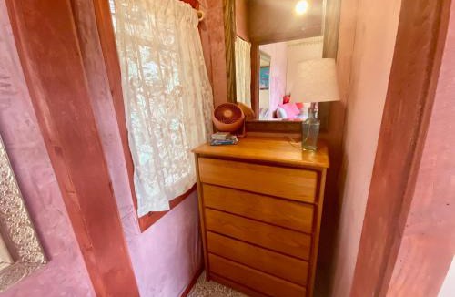 Discovery Harbour Bed & Breakfast | Artsy Cabin on Organic Farm