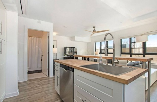 Saugatuck Condo | August 28th WKED open‼️ Book NOW❗️ 5️⃣⭐️Beautiful Condo DT Saugy-PARKING-walk 2 town.