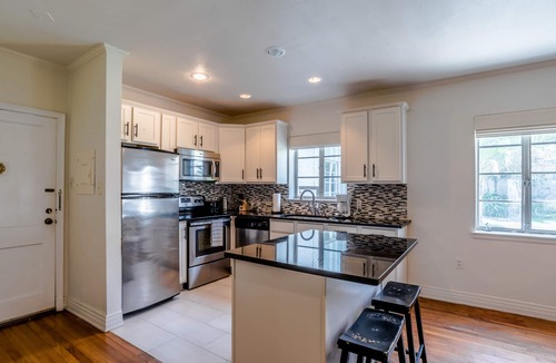 Touro Apartment | Avenue Gardens - Great Location 1 BR on St. Charles