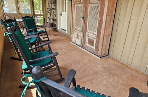 St. Francisville Cottage | Ayres Cottage by Louisiana Hospitality Group