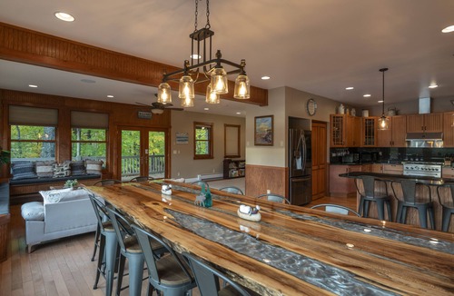 Town of Grafton House | Babcock Lake Luxury Retreat: Direct Waterfront, Deck & Huge Game Room
