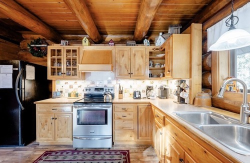 Breckenridge Park Estates Cabin | Baldy Bear Cabin | Cozy Mountain Retreat w/Hot Tub