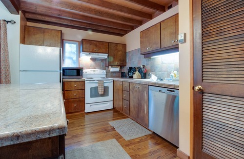 Black Butte Ranch Cabin | Basecamp for endless adventure, perfect Black Butte location - Hot Tub!