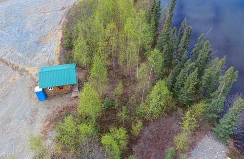 Houston House | Bass Farm: Twin Lakes Couples Dry Cabin
