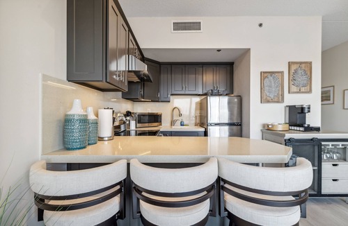 Downtown Wilmington Apartment | Battleship Vista - Parking