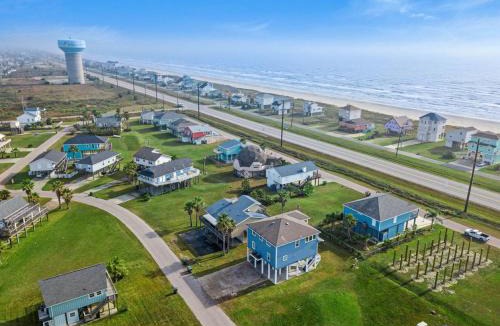 Terramar Beach House | Beach house with large deck and patio