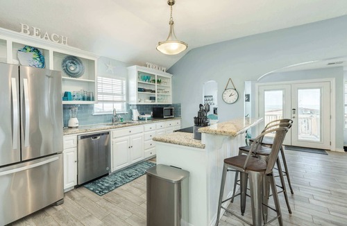 San Luis House | Beach Therapy - Water Views, Near Beach Entrance!