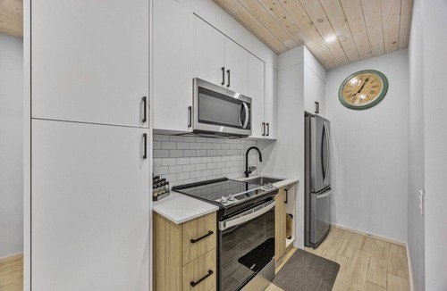 Penetanguishene Apartment | Beachfront Apt-Patio/Huge Beach!