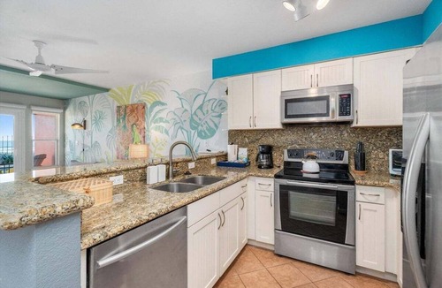 San Jacinto Condo | Beachfront Condo | Pool + Hot Tub Near the Port