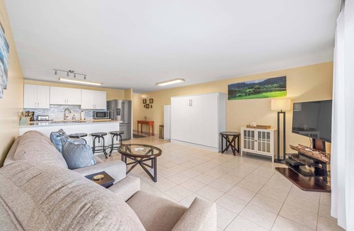 Punaluu Condo | Beachfront Condo Steps to Beach & Pool