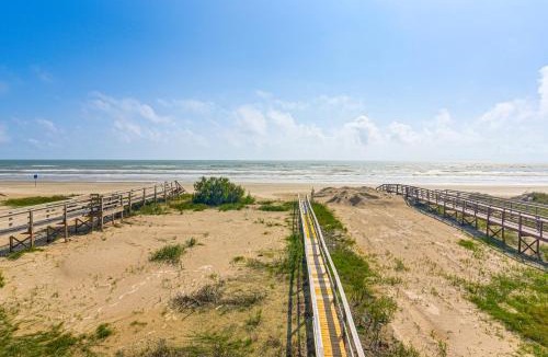 Freeport House | Beachfront Cottage w/Boardwalk in Freeport