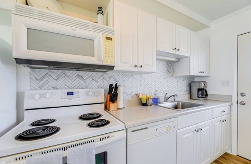 Indian Beach House | Beachfront Emerald Isle Vacation Rental w/Deck!