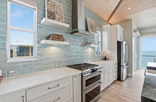 Jose's Hideaway House | Beachfront Heated Pool, Hot Tub + 2 Golf Carts