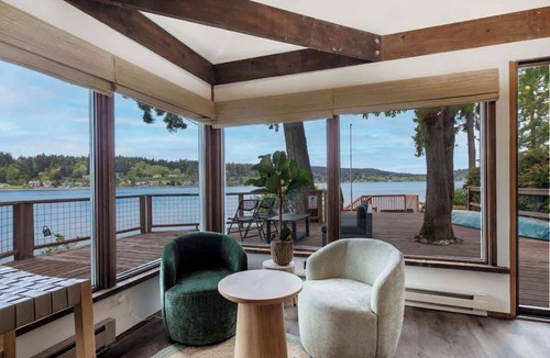 Retsil House | Beachfront House Getaway with Amazing Views&Access