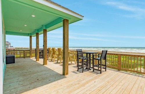 Freeport House | Beachfront steps to the sand private walkover