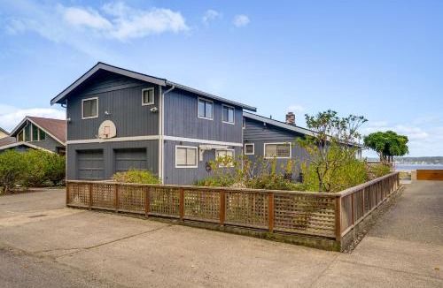 Bells Beach House | Beachfront Whidbey Island Home + Apartment!