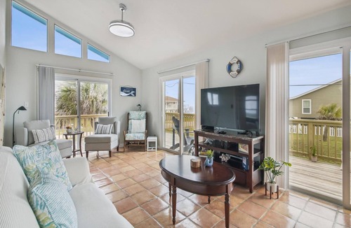 Bermuda Beach Cottage | Beachside Pearl by Ryson Vacation Rentals