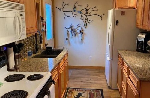 Town of Webb House | Bear Creek Lodge: By First Lake, Ride from Cabin