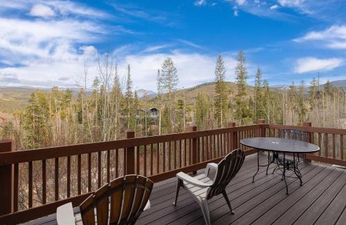 Bear Crossing House | Bear Den