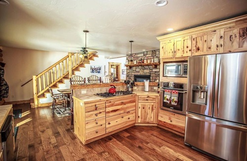San Juan River Village Ski Chalet | Bear Paw Log Cabin*4Bed/4 Bath*HOT TUB*Fire Pit*