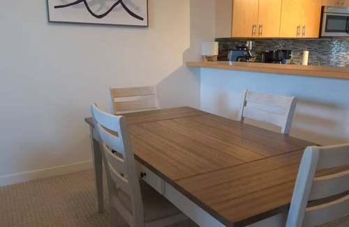 Ocean Shores Condo | Beautiful 2-bedroom 2 full bathroom condo with large kitchen in Ocean Shores.