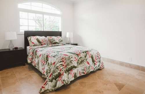 Eastern Honolulu House | Beautiful 2 Bedroom/2 Bath/Sleeps 6