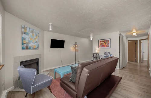 Spokane Valley Apartment | Beautiful 2BR APT 4 ⭑ Workspace ⭑ Keurig ⭑ AC
