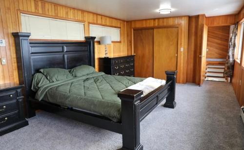 Wrangell House | Beautiful 3 Bedroom 2 Bathroom Ocean Front Property in Wrangell Alaska with 1 Bonus room and a Loft