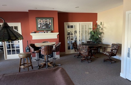 Rockrimmon House | Beautiful and quiet townhouse in Rockrimmon area!