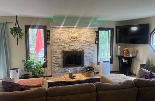 Turnagain House | Beautiful cozy modern 3BR 2 bath Retreat and Luxury Master shower & Private Deck