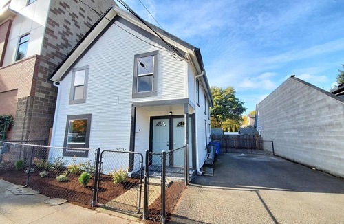Hough House | Beautiful Downtown Vancouver "UP" style Duplex!