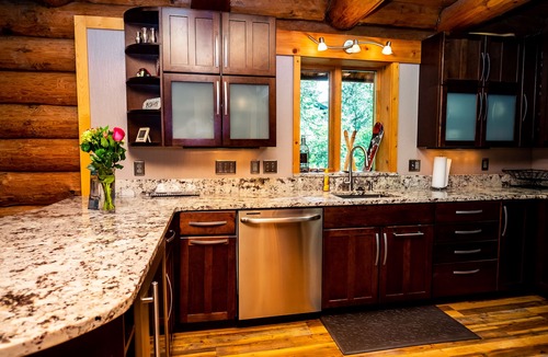 Alyeska Ski Chalet | Beautiful Hand-Crafted Log Chalet - Great Views