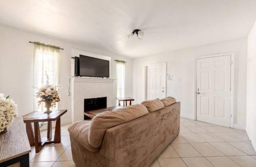 Westgate House | Beautiful home in West Palm 5 min to Airport
