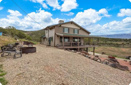 Mesa House | Beautiful Mountain Getaway with Stunning Views and minutes from ski resort