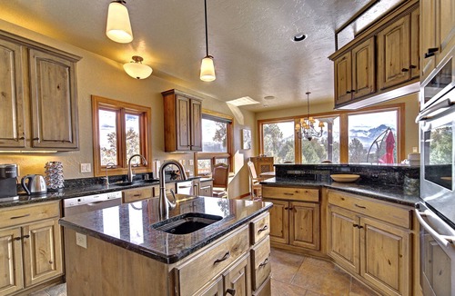 Pleasant Valley House | Beautiful Mountain Retreat Long Term 31 Day Rental (minimum)
