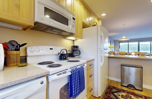 Port Ludlow Hotel | Beautiful Port Ludlow condo with views of the waterfront