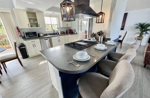 Brighton House | Beautiful relaxing home 4BR/3BA near Light Rail